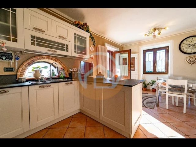 Appartamenti in Vendita - Villa in vendita a barga mologno
