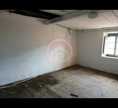 Appartamenti in Vendita - Casa indipendente in vendita a gallicano periferia