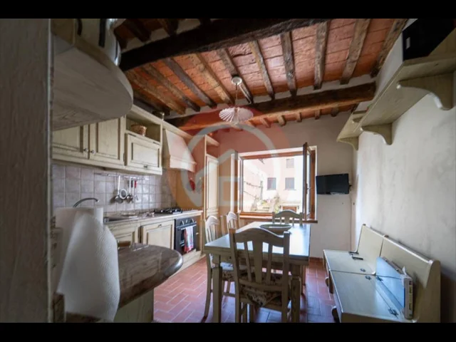 Appartamenti in Vendita - Casa indipendente in vendita a gallicano centro
