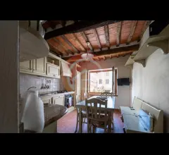 Appartamenti in Vendita - Casa indipendente in vendita a gallicano centro