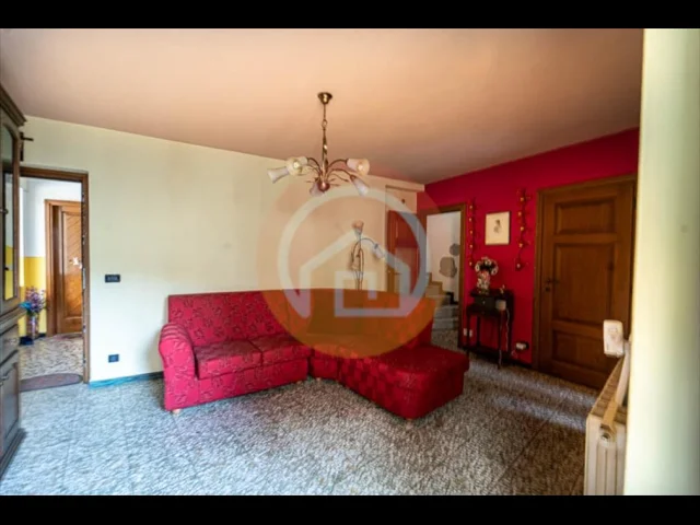 Appartamenti in Vendita - Casa indipendente in vendita a gallicano centro