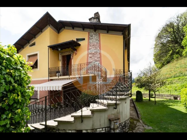 Appartamenti in Vendita - Villa in vendita a gallicano centro