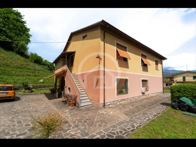 Appartamenti in Vendita - Villa in vendita a gallicano centro