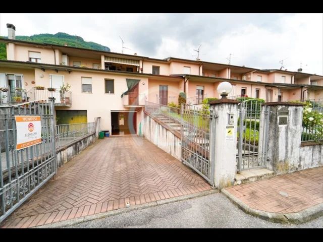 Casa indipendente in vendita a gallicano bolognana