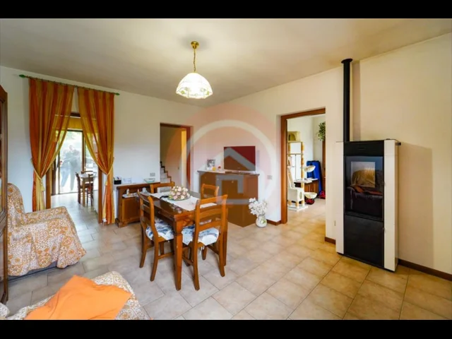 Appartamenti in Vendita - Casa indipendente in vendita a gallicano bolognana