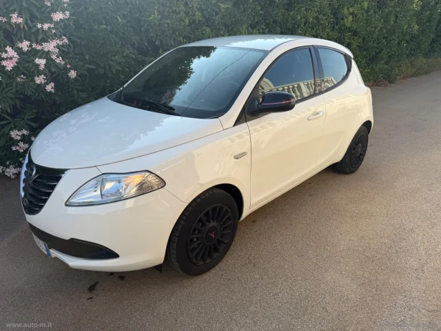 Auto - Lancia ypsilon 1.2 69 cv 5p. elefantino