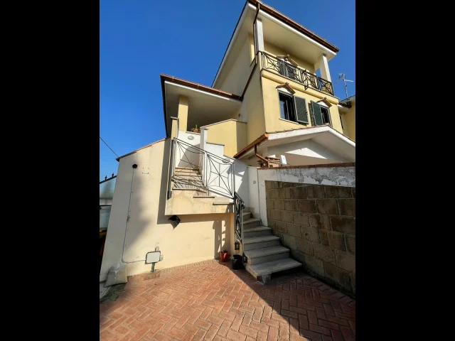 Appartamenti in Vendita - Villa in vendita a nettuno periferia