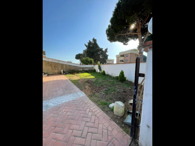 Appartamenti in Vendita - Magazzino in vendita a anzio lavinio mare