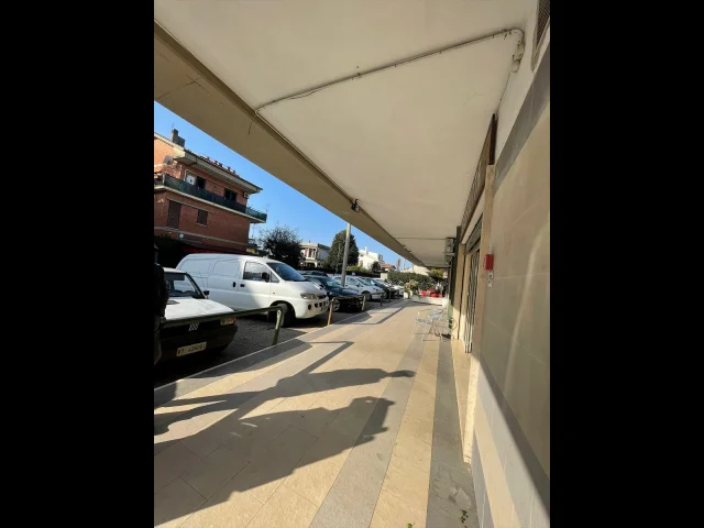 Appartamenti in Vendita - Locale commerciale in vendita a anzio periferia
