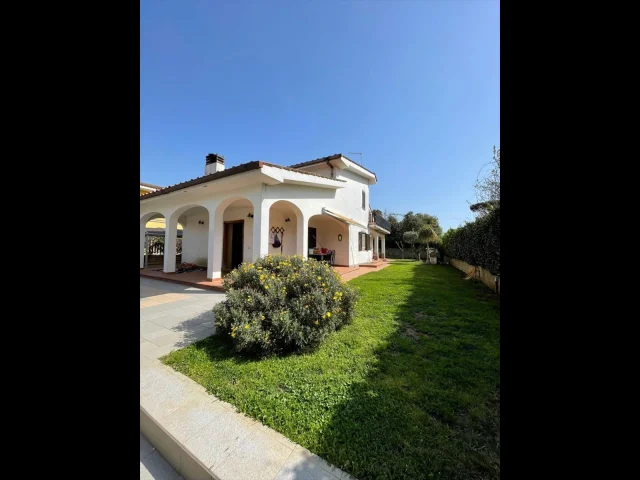 Casa indipendente in vendita a anzio lido dei pini