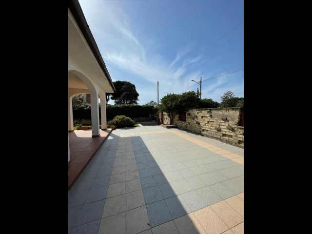 Appartamenti in Vendita - Casa indipendente in vendita a anzio lido dei pini