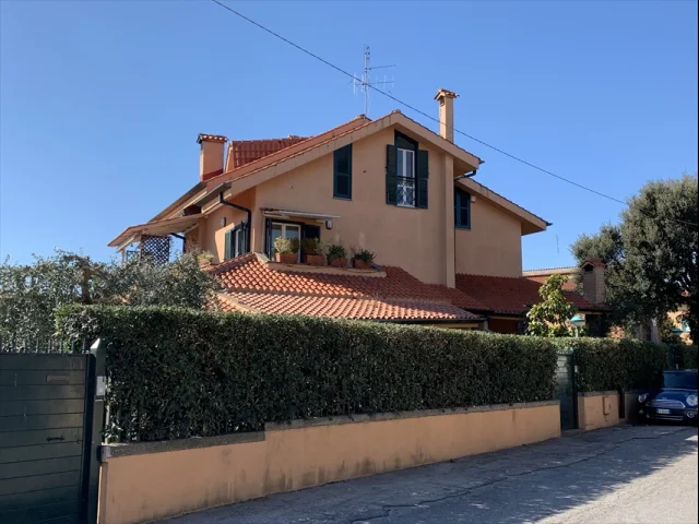 Appartamenti in Vendita - Appartamento in vendita a anzio lavinio mare