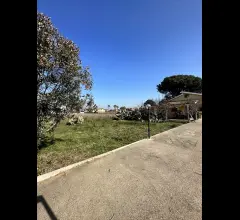 Appartamenti in Vendita - Casa indipendente in vendita a aprilia campo di carne