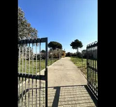 Appartamenti in Vendita - Casa indipendente in vendita a aprilia campo di carne