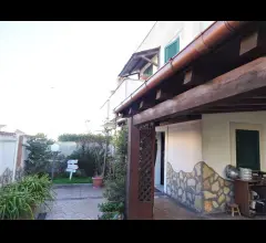 Appartamenti in Vendita - Casa indipendente in vendita a anzio colle cocchino