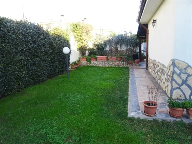 Appartamenti in Vendita - Casa indipendente in vendita a anzio colle cocchino