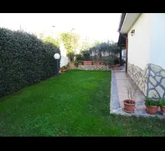 Appartamenti in Vendita - Casa indipendente in vendita a anzio colle cocchino