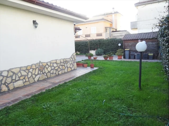 Appartamenti in Vendita - Casa indipendente in vendita a anzio colle cocchino
