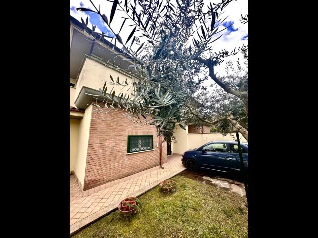 Appartamenti in Vendita - Villa bifamiliare in vendita a anzio villa claudia