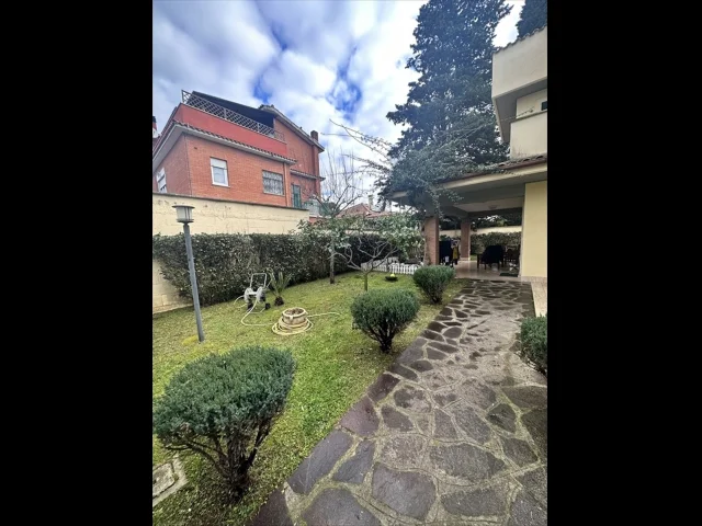 Appartamenti in Vendita - Villa bifamiliare in vendita a anzio villa claudia