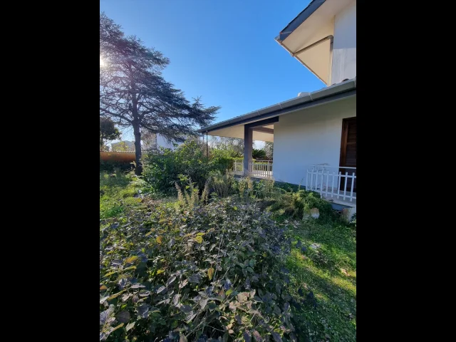 Appartamenti in Vendita - Villa bifamiliare in vendita a anzio cincinnato