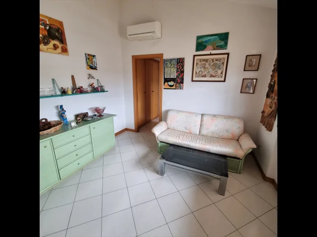 Appartamenti in Vendita - Casa indipendente in vendita a anzio villa claudia