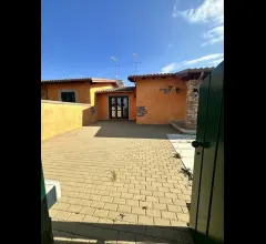 Appartamenti in Vendita - Villa bifamiliare in vendita a anzio cincinnato