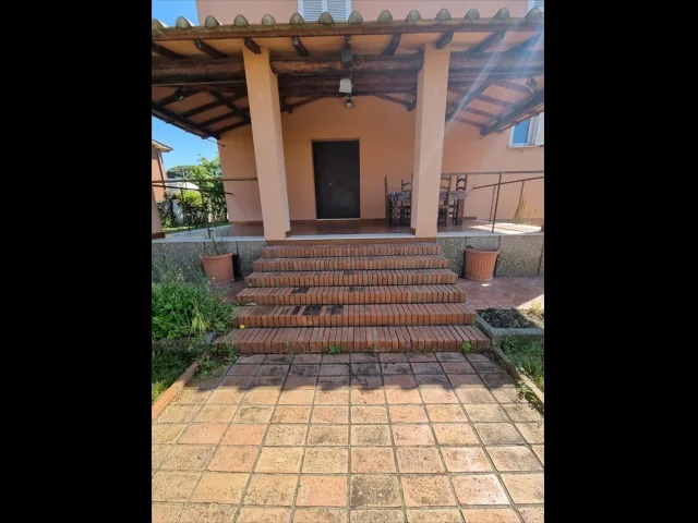 Appartamenti in Vendita - Casa indipendente in vendita a anzio cincinnato