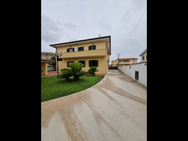 Appartamenti in Vendita - Villa in vendita a anzio anzio