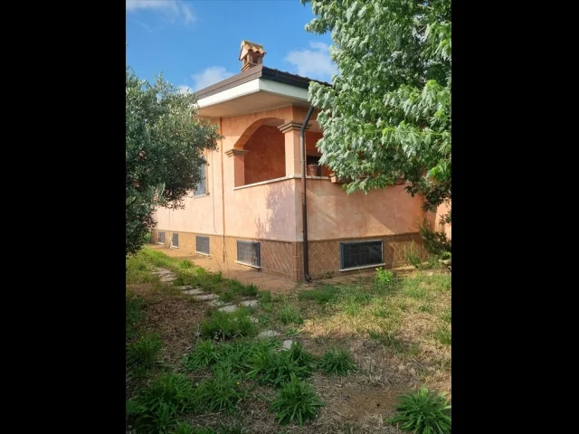 Appartamenti in Vendita - Villa in vendita a anzio lavinio stazione