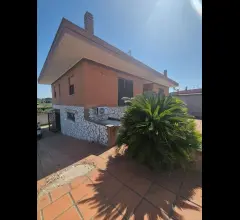 Appartamenti in Vendita - Villa bifamiliare in vendita a nettuno cadolino