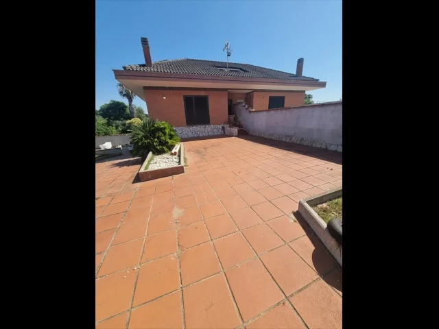 Appartamenti in Vendita - Villa bifamiliare in vendita a nettuno cadolino
