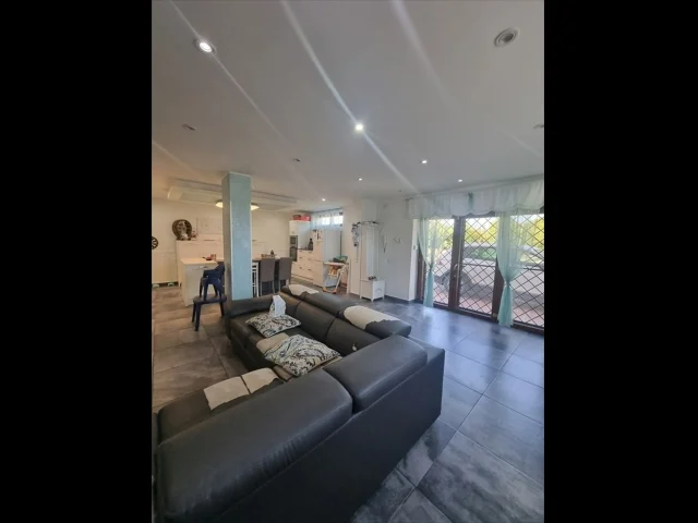 Appartamenti in Vendita - Villa bifamiliare in vendita a nettuno cadolino