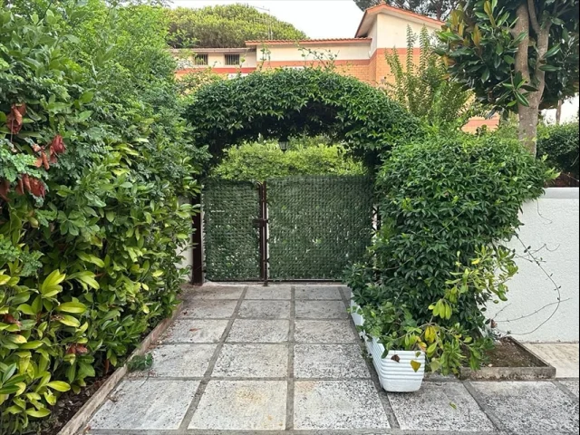 Appartamenti in Vendita - Casa indipendente in vendita a anzio lavinio mare
