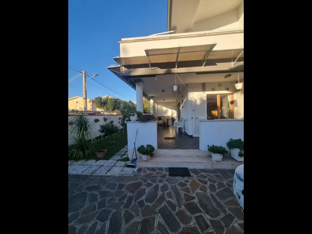 Villa bifamiliare in vendita a anzio lavinio stazione