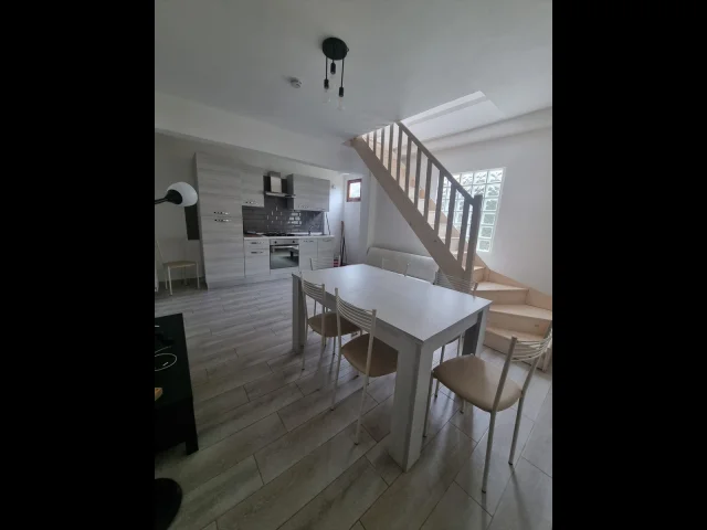 Appartamenti in Vendita - Casa indipendente in vendita a anzio lavinio mare