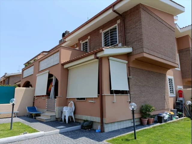 Appartamenti in Vendita - Villa in vendita a anzio cincinnato