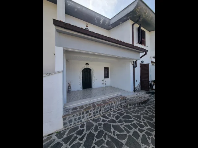 Appartamenti in Vendita - Villa in vendita a anzio villa claudia