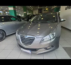 Auto - Lancia delta 1.6 mjt platino