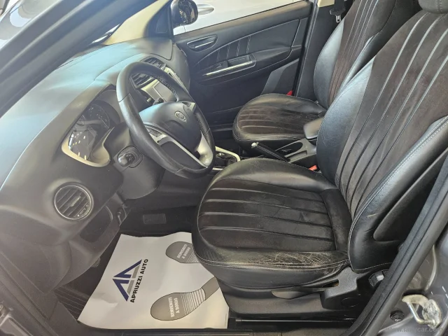 Auto - Lancia delta 1.6 mjt platino