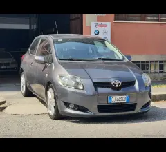 Auto - Toyota auris 2.2 d-cat 3p.