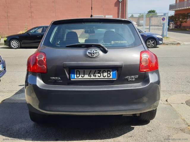 Auto - Toyota auris 2.2 d-cat 3p.
