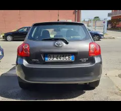 Auto - Toyota auris 2.2 d-cat 3p.