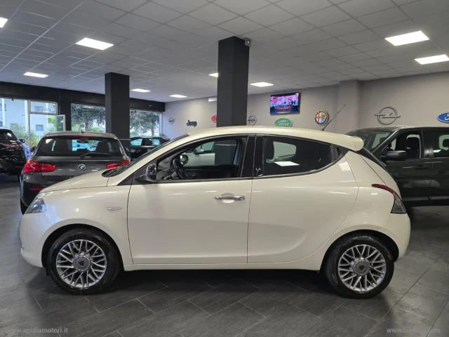 Auto - Lancia ypsilon 1.2 69 cv 5p. s&s platinum