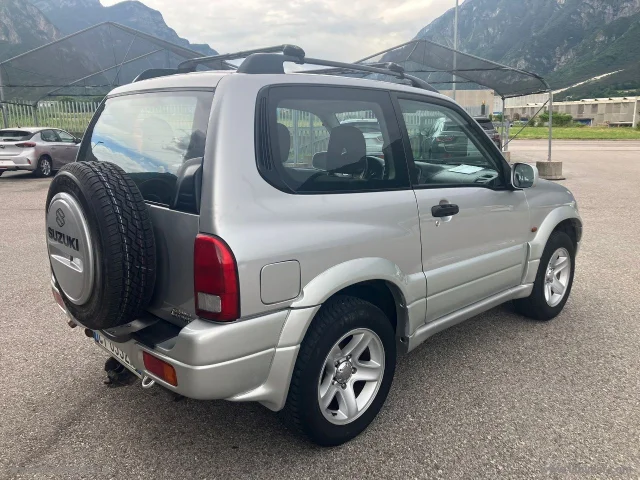 Auto - Suzuki grand vitara 1.6i 16v 3p.