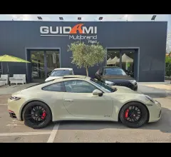 Auto - Porsche 911 carrera gts