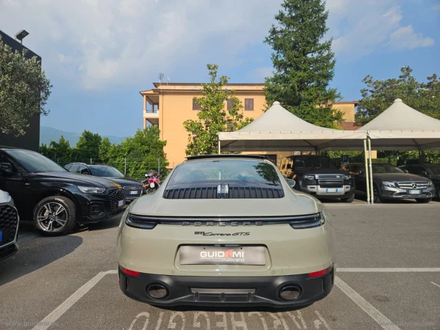 Auto - Porsche 911 carrera gts
