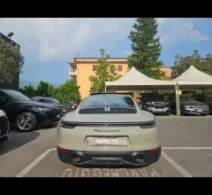 Auto - Porsche 911 carrera gts