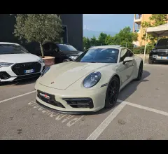 Auto - Porsche 911 carrera gts