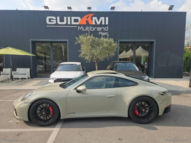 Auto - Porsche 911 carrera gts